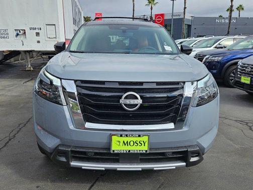 2025 Nissan Pathfinder Platinum FWD