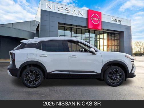 2025 Nissan Kicks SR