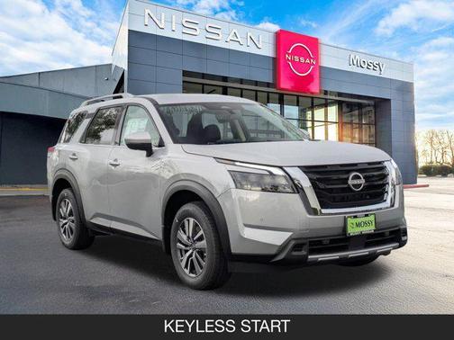 2025 Nissan Pathfinder SL FWD