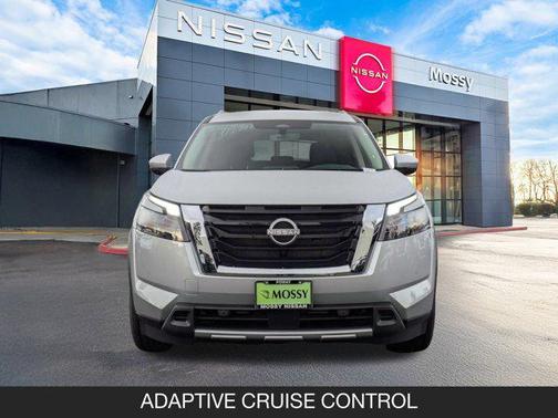 2025 Nissan Pathfinder SL FWD