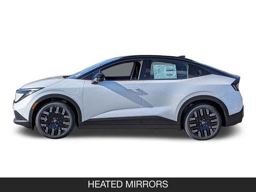 Everest White Pearl Tricoat/Black 2026 Nissan Leaf PLATINUM+