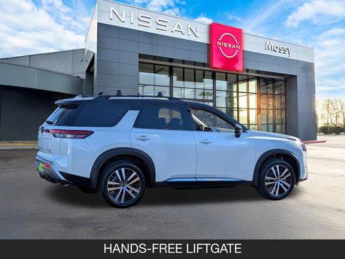 2025 Nissan Pathfinder Platinum 4WD