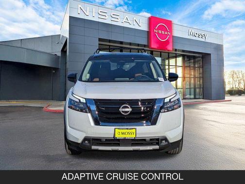 2025 Nissan Pathfinder Platinum 4WD