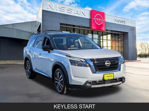 2025 Nissan Pathfinder Platinum 4WD