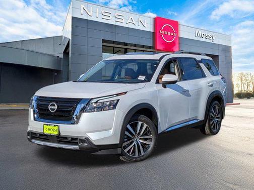 2025 Nissan Pathfinder Platinum FWD