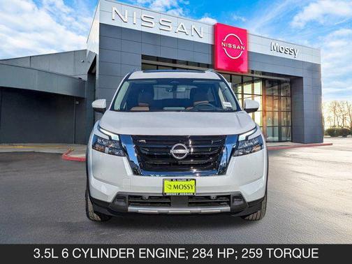 2025 Nissan Pathfinder Platinum FWD