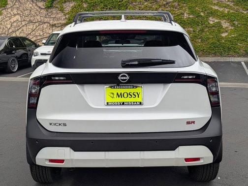 2025 Nissan Kicks SR