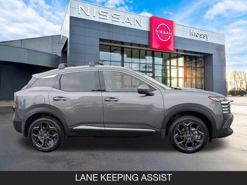 2025 Nissan Kicks SR