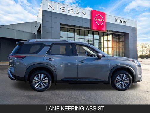 2025 Nissan Pathfinder SL FWD