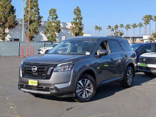2025 Nissan Pathfinder SL FWD