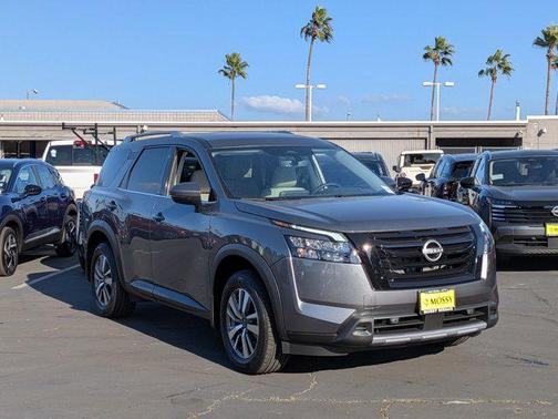 2025 Nissan Pathfinder SL FWD