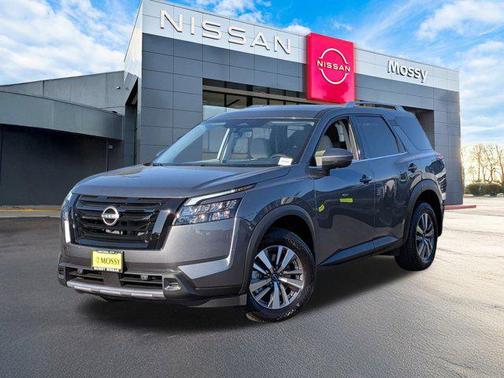 2025 Nissan Pathfinder SL FWD