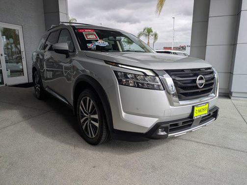 2022 Nissan Pathfinder Platinum 2WD