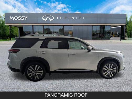 2022 Nissan Pathfinder Platinum 2WD