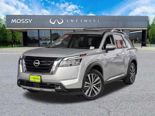 2022 Nissan Pathfinder Platinum 2WD