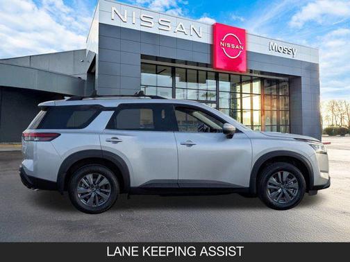 2025 Nissan Pathfinder SV FWD