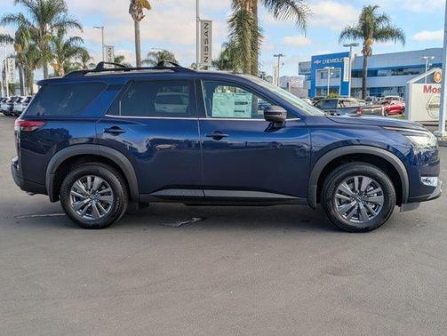 2025 Nissan Pathfinder SV