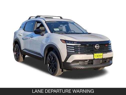 Aspen White Tricoat 2026 Nissan Kicks SR