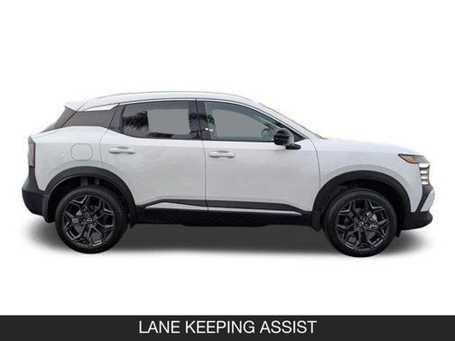 Aspen White Tricoat 2026 Nissan Kicks SR
