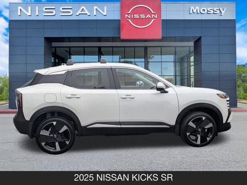 2025 Nissan Kicks SR