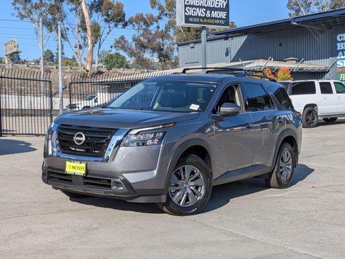 2025 Nissan Pathfinder SV FWD