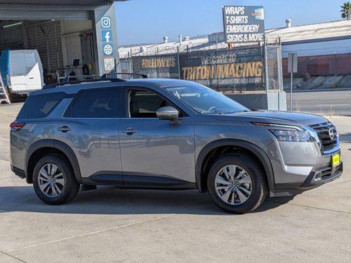 2025 Nissan Pathfinder SV FWD