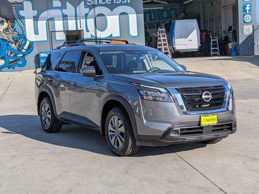 2025 Nissan Pathfinder SV FWD