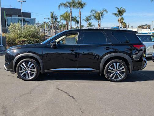 2025 Nissan Pathfinder Platinum 4WD