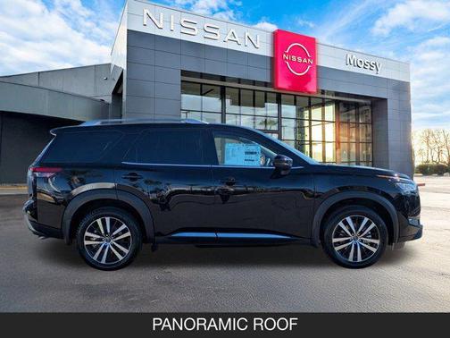 2025 Nissan Pathfinder Platinum 4WD