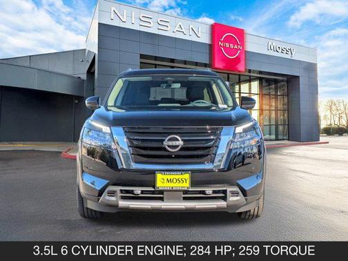 2025 Nissan Pathfinder Platinum 4WD