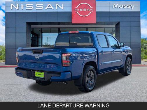 2025 Nissan Frontier SV