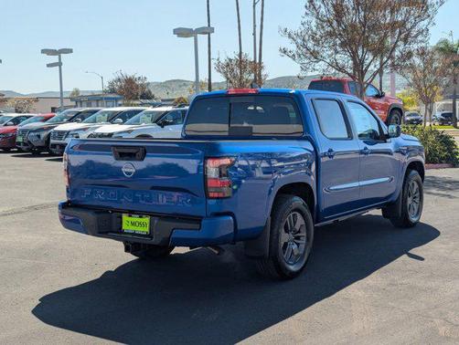 2025 Nissan Frontier SV