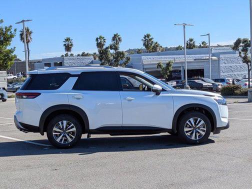 2025 Nissan Pathfinder SL 4WD