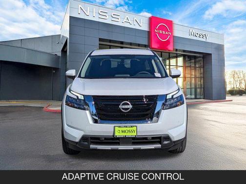 2025 Nissan Pathfinder SL 4WD