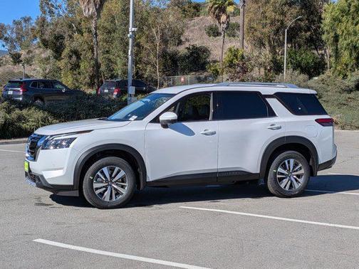 2025 Nissan Pathfinder SL 4WD
