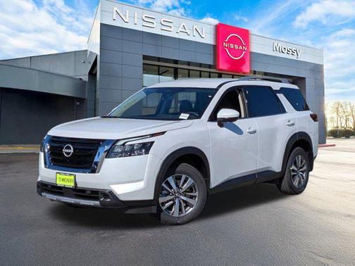 2025 Nissan Pathfinder SL 4WD
