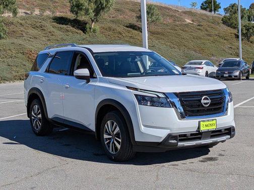 2025 Nissan Pathfinder SL 4WD