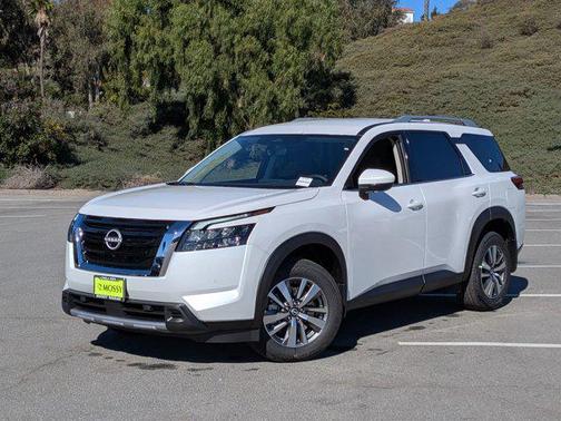 2025 Nissan Pathfinder SL 4WD