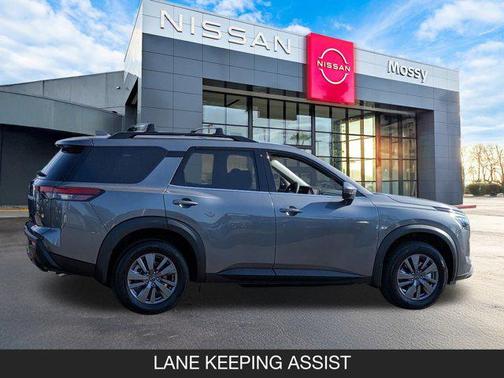 2025 Nissan Pathfinder SV FWD