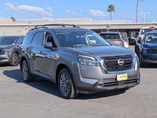 2025 Nissan Pathfinder SV FWD