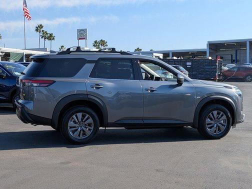 2025 Nissan Pathfinder SV FWD