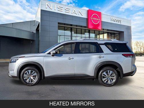 2025 Nissan Pathfinder SL FWD