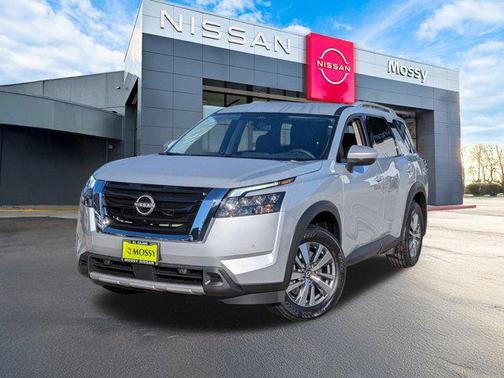 2025 Nissan Pathfinder SL FWD