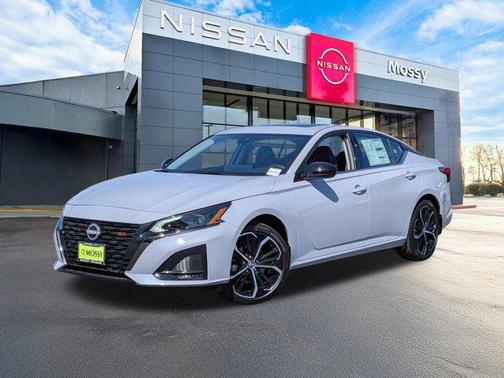 2025 Nissan Altima SR FWD