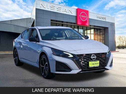 2025 Nissan Altima SR FWD