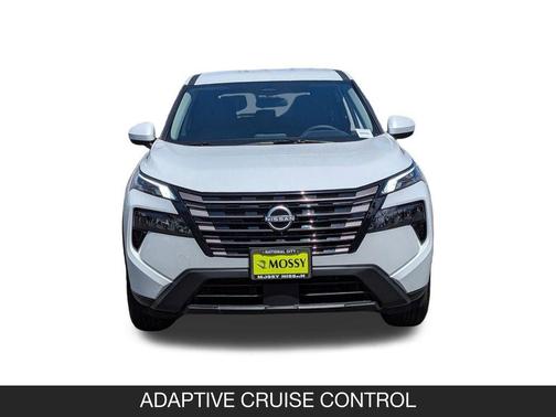 Everest White Pearl Tricoat 2026 Nissan Rogue SV