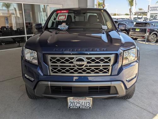 2023 Nissan Frontier SV