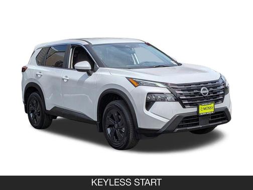 Everest White Pearl Tricoat 2026 Nissan Rogue SV