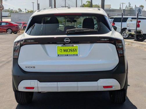 2025 Nissan Kicks SV