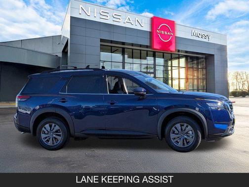 2025 Nissan Pathfinder SV FWD